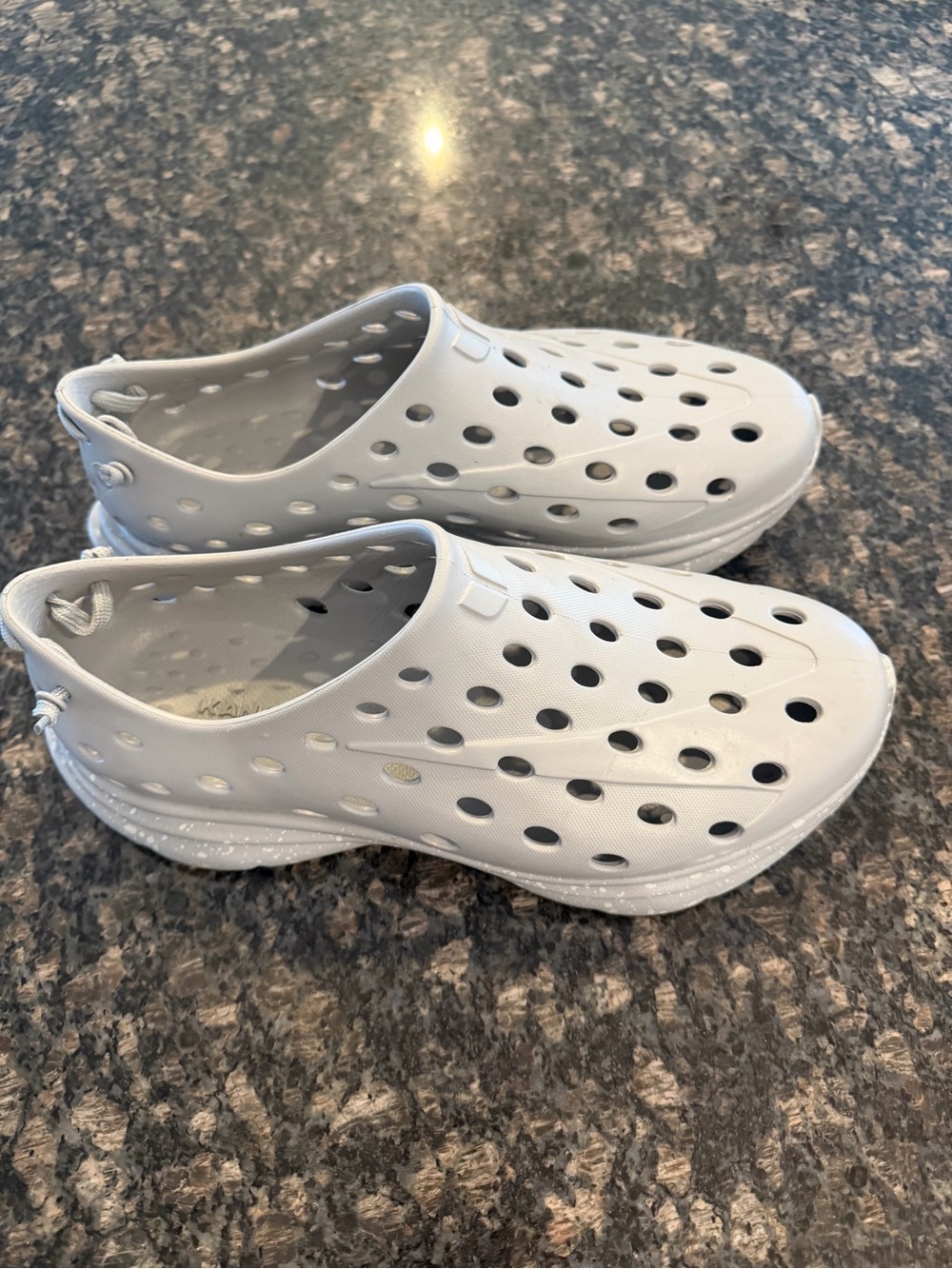 Kane men’s gray slip on recovery shoes